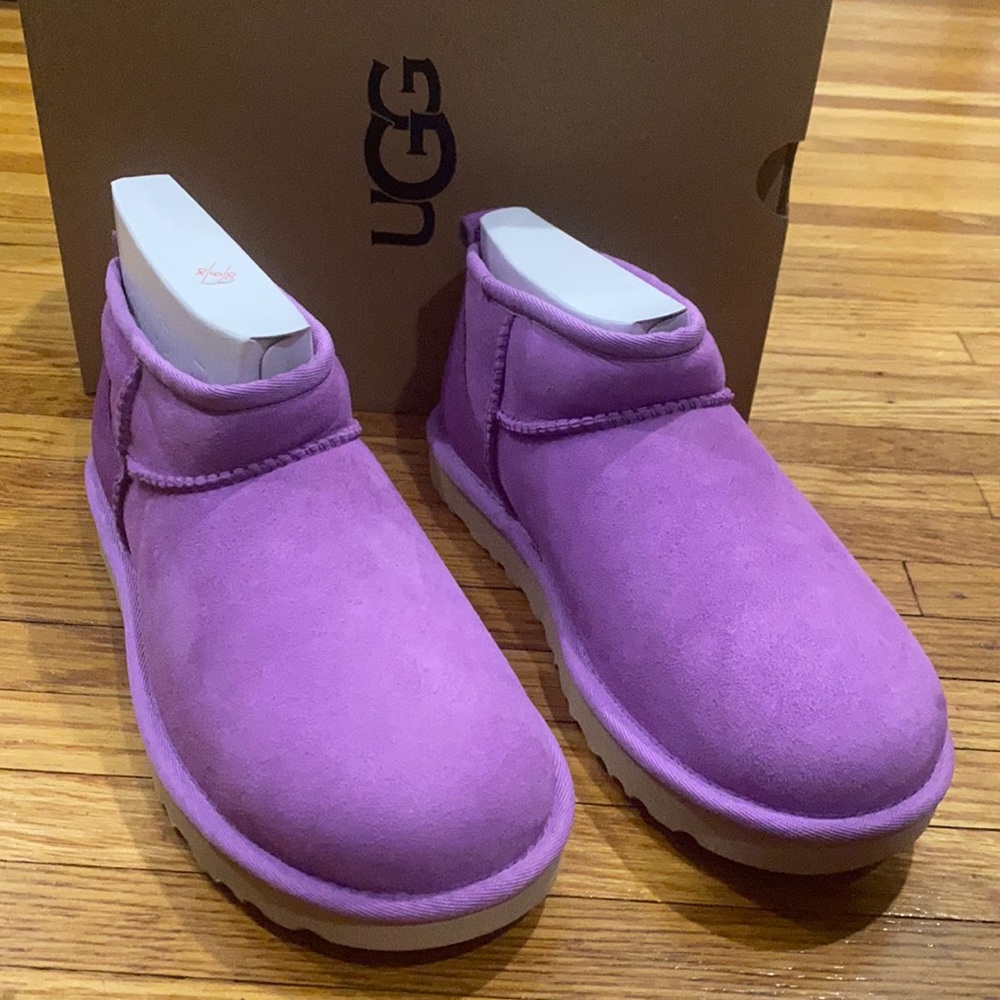 NEVER WORN UGGS